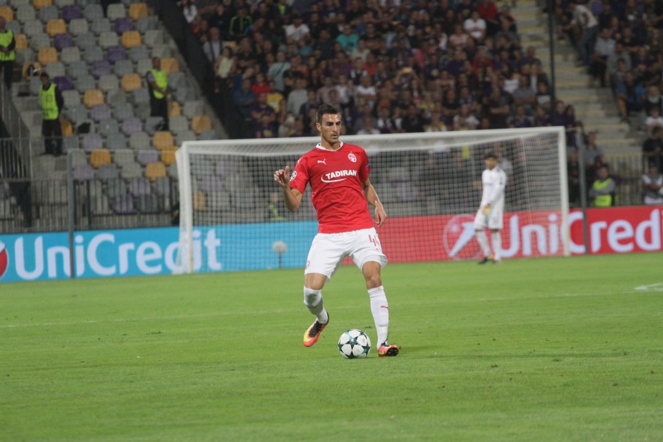 חאתם עבדאל חמיד בסלובניה. הבלם השלישי הוחלף במחצית (צילום: בן בודה)